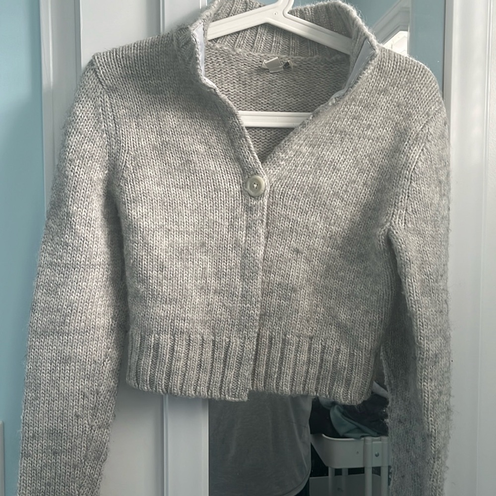 American Eagle, gray crop sweater
